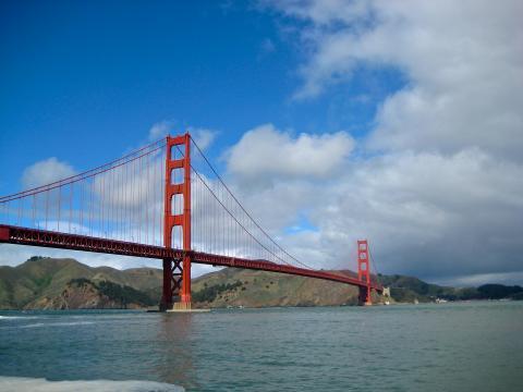 [Photo : Golden Gate Bridge et ciel bleu]