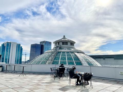 [Photo : Pause dans un jardin sur un toit à San Francisco. Rooftops San Francisco]